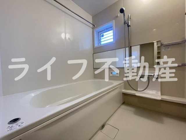 セントコリーヌ E棟の浴室|落ち着いた空間のお風呂です