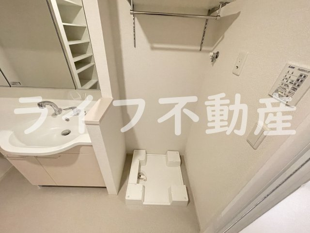 セントコリーヌ E棟の洗面所|ゆったりとスペースのある洗面所