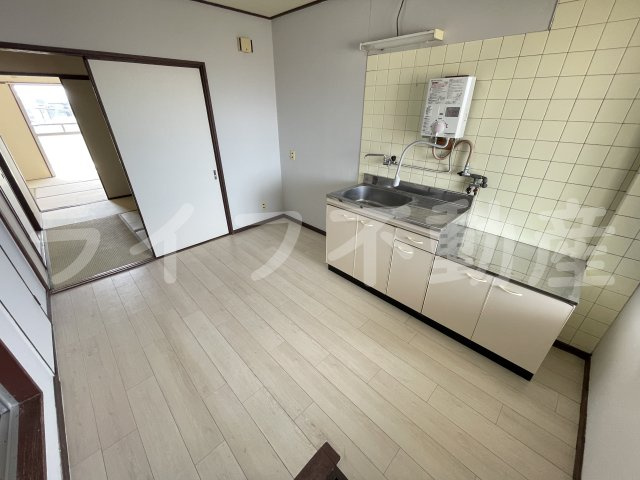 東大阪市鴻池町１丁目の賃貸マンションの居間・リビング|こちらの居間で趣味の時間をお楽しみください