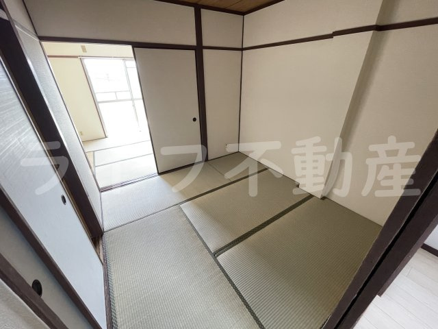東大阪市鴻池町１丁目の賃貸マンションの内装|明るい室内です