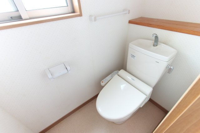 保田一戸建てのトイレ