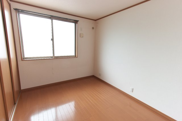 保田一戸建ての洋室