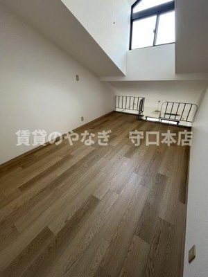 【洋室】 | 藤ビル | 窓もあり、天井も高いです