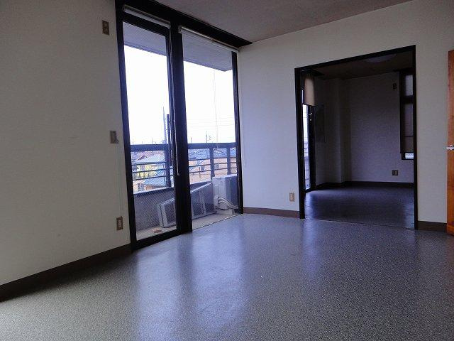 自治医大ビル3F　西側