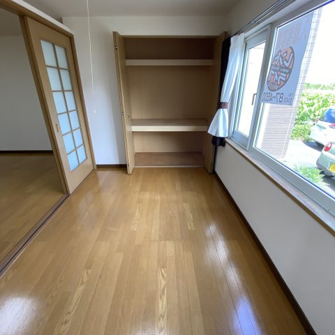 アリコベールＣ棟の居間・リビング|こちらのリビングで趣味の時間をお楽しみください