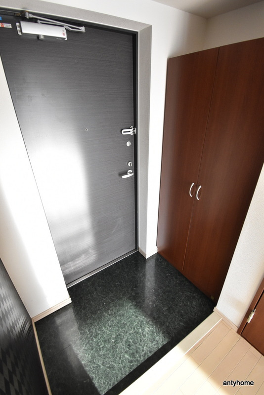 ドルチェヴィータ新大阪　仲介手数料無料の玄関