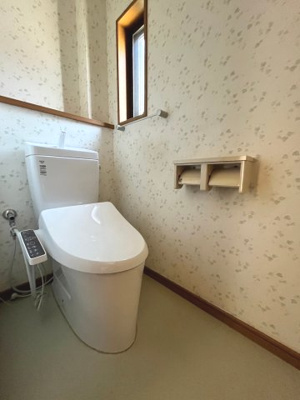 【トイレ】 | 安佐南区祇園七丁目　戸建 | 1階　温水洗浄便座　トイレ各階あり
