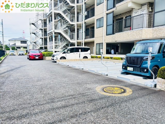 桶川ローヤルコーポの駐車場