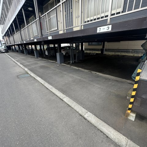 メゾンド秀の駐車場