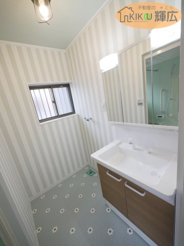 加古川市平岡町一色　中古戸建の独立洗面台
