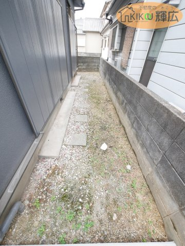 加古川市平岡町一色　中古戸建の庭