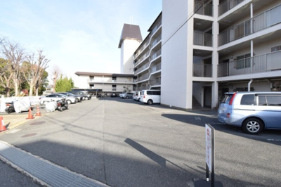 【駐車場】 | 春日丘グリーンハイツB棟 | 弊社のファイナンシャルプランナーより、将来に向けた資金計画・住宅ローンの無料相談が皆様に大変ご好評頂いております！物件ご購入の前に、まずはお気軽にご相談くださいませ。