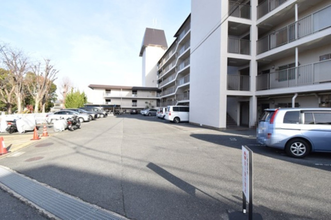 【駐車場】 | 春日丘グリーンハイツB棟 | 弊社のファイナンシャルプランナーより、将来に向けた資金計画・住宅ローンの無料相談が皆様に大変ご好評頂いております！物件ご購入の前に、まずはお気軽にご相談くださいませ。