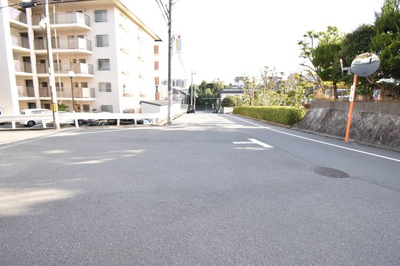 【周辺】 | 春日丘グリーンハイツB棟 | 現在ご返済中のカーローン・カードローン・教育ローンなどを住宅ローンに一本化したり、家具家電購入費用・引越し費用を住宅ローンと組み合わせるなど、お客さまにメリットの多い住宅ローンのご提案が可能です。