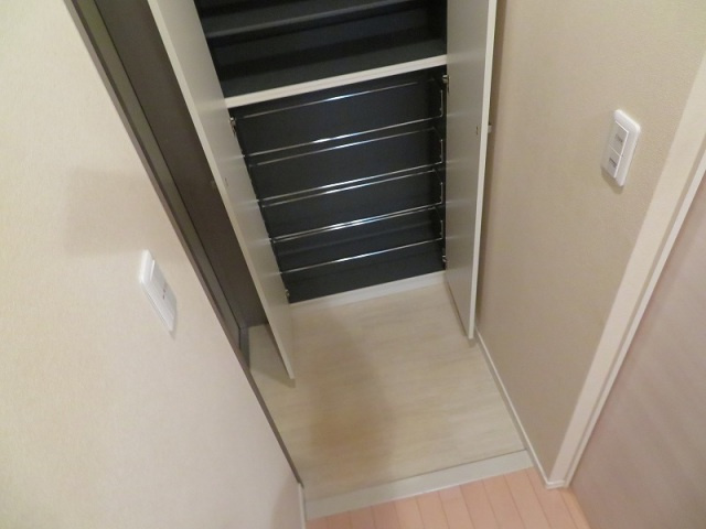 メゾンKOMAの玄関