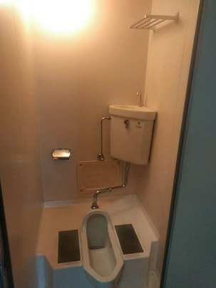 草津市南笠東４丁目の倉庫のトイレ|トイレです