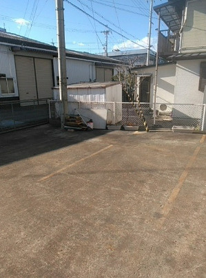 草津市南笠東４丁目の倉庫の駐車場|駐車場です