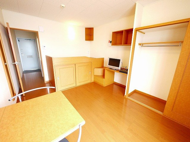 レオパレスプルメリアの洋室|広々とした洋室です