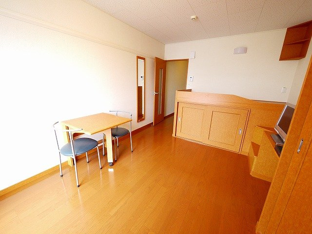 レオパレスプルメリアの洋室|落ち着いた色調の洋室です