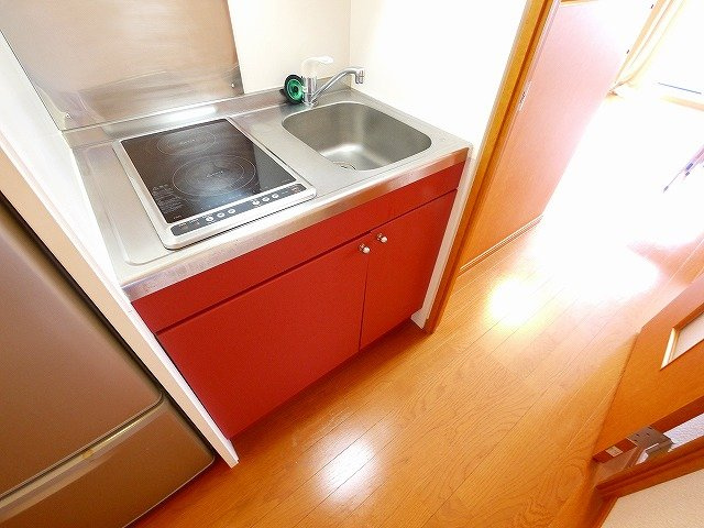 レオパレスプルメリアのキッチン|使いやすいキッチンです