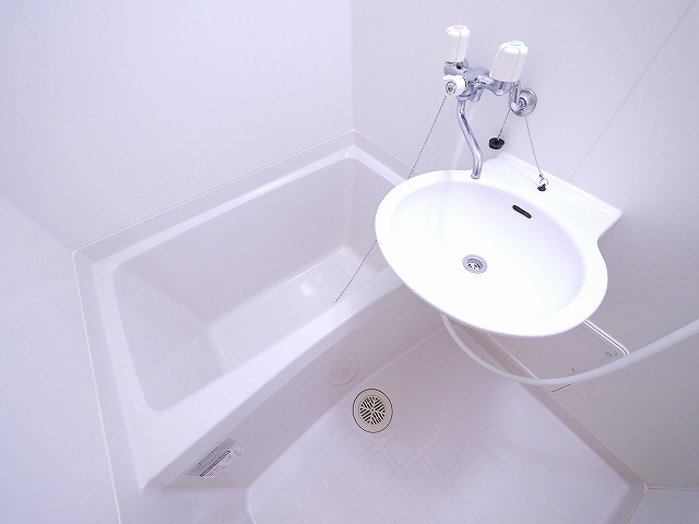 レオパレスプルメリアの浴室|お風呂です