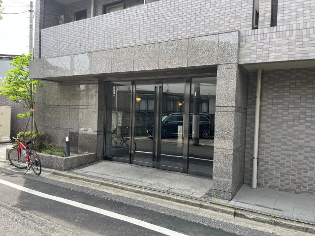 ルーブル早稲田弐番館のエントランス