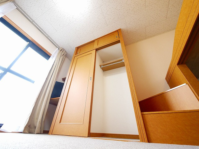 レオパレス佐保川の収納|こまごまとしたものを収納できそうですね