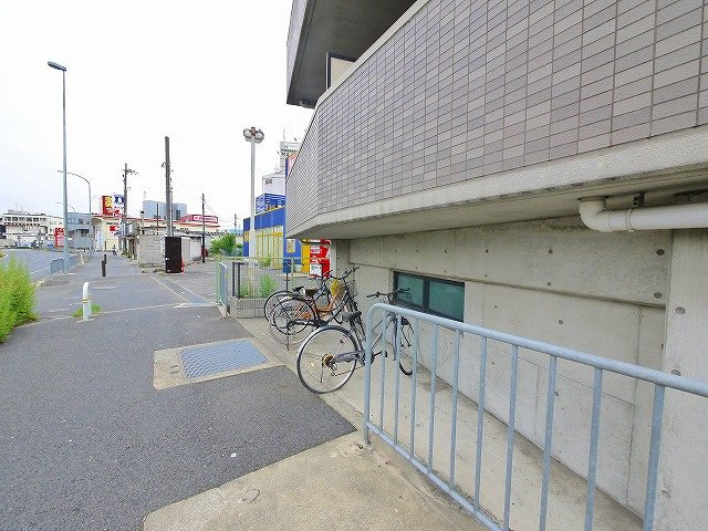 レオパレス佐保川のその他共用部分|自転車置き場です