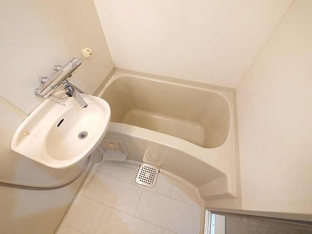 レオパレス佐保川の浴室|お風呂です