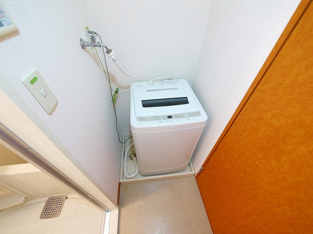 レオパレス佐保川の設備|洗濯機置き場です