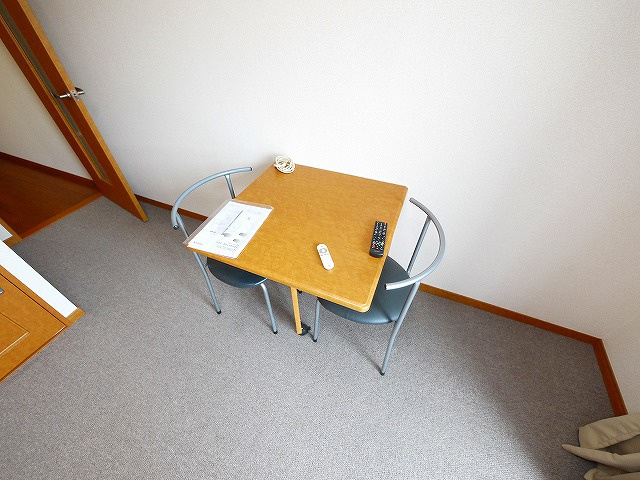 レオパレス佐保川の設備|机です