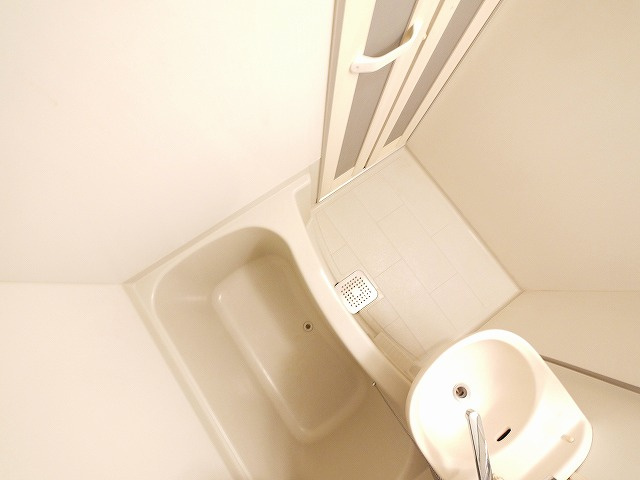 レオパレス佐保川の浴室|日々の疲れを癒すお風呂付です