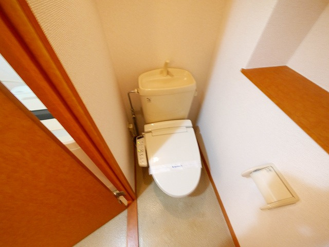 レオパレス佐保川のトイレ|ゆったりとした空間のトイレです