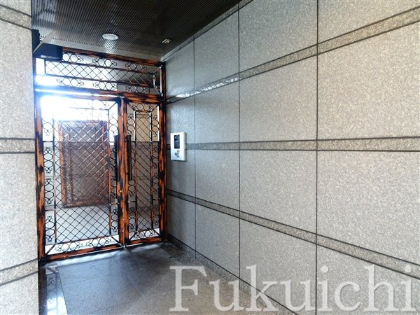 シーダー柿の木坂のエントランス