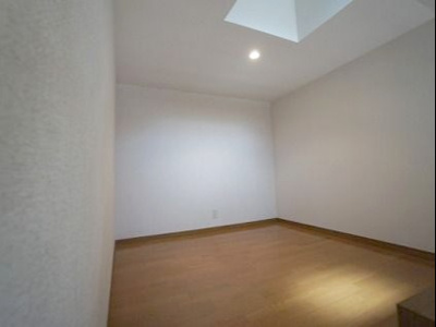 【洋室】 | エスポアール西新 | 別号室の写真になります。現況優先。