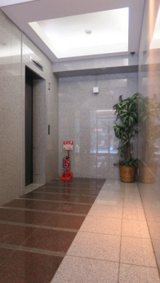 【エントランス】 | AYビル | 上野の賃貸事務所。
「AYビル」のことなら(株)メイワ・エステートへ