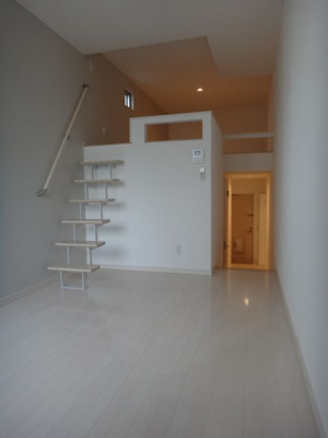 【居間・リビング】 | セレーナ清水 | 別号室の写真になります。現況優先。