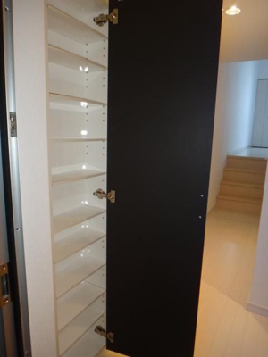 【収納】 | セレーナ清水 | 別号室の写真になります。現況優先。