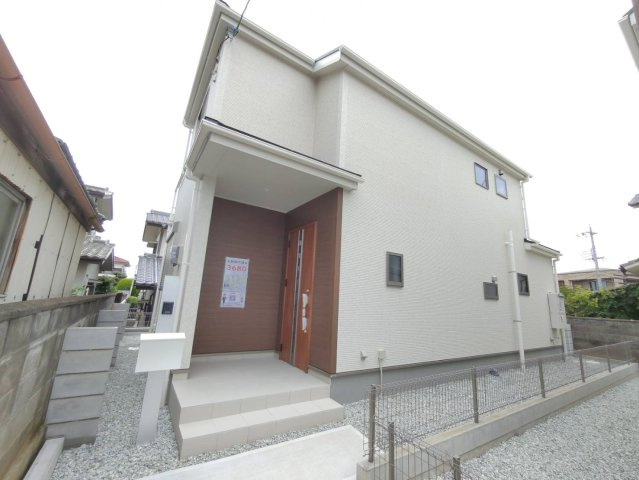 明石市大久保町高丘11期　2号棟　新築戸建のエントランス|～ご見学に関して～平日や夜間でもご案内可能。決まったお時間で身動きが取れない方も臨機応変に対応します