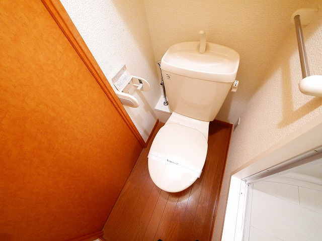 レオパレスグリシーナのトイレ|コンパクトで使いやすいトイレです