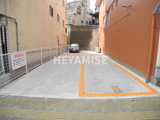 アルディオラ ウラベの駐車場