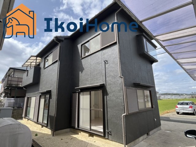 神戸市西区玉津町今津　中古戸建　リフォ終のエントランス|弊社独自で毎月５組限定「人気オプション３点パック」カーポート・バルコニー・ウッドデッキを１万円で取付