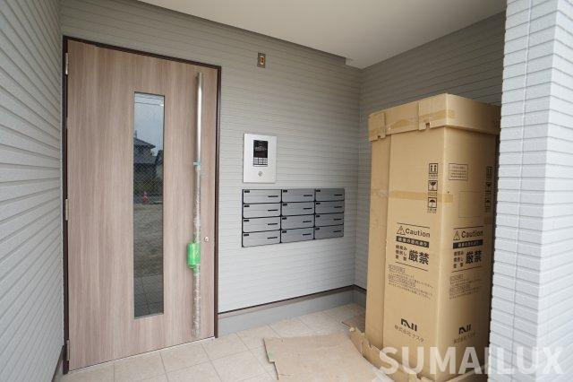 熊本市東区若葉３丁目のアパートのエントランス