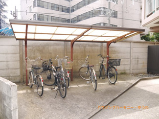 【その他共用部分】 | 敷地内に、便利な屋根付きの駐輪場が有ります。