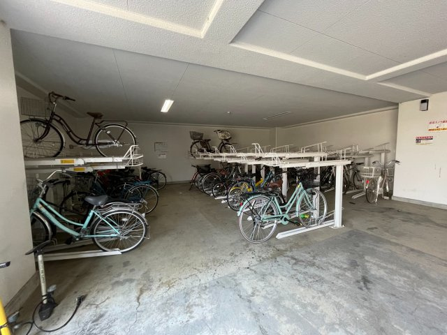 ヴァンヴェール府中の駐車場