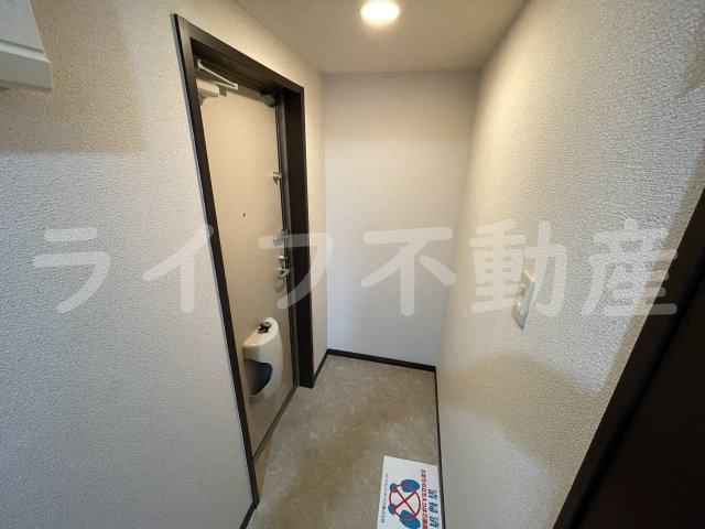 リバーサイド金岡七番館の玄関|収納もある玄関です