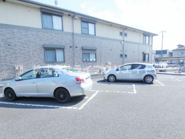 グラシアスナガヌマⅡの駐車場