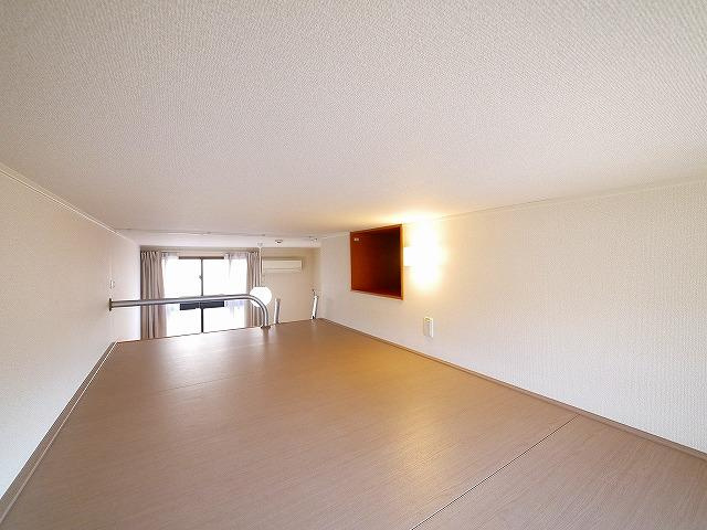 レオパレスゆう　藤ノ木の内装|ロフトも広々