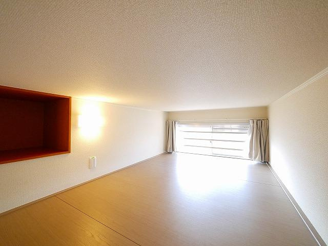 レオパレスゆう　藤ノ木の内装|ロフトは荷物置きにも使えます