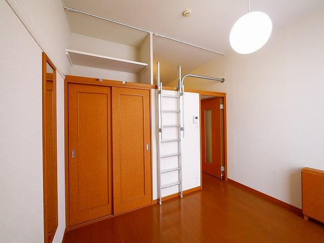 レオパレスゆう　藤ノ木の居間・リビング|こちらのリビングで趣味の時間をお楽しみください